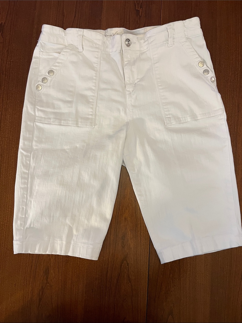 Gloria Vanderbilt White Skimmer Shorts with Button Detail (#109)